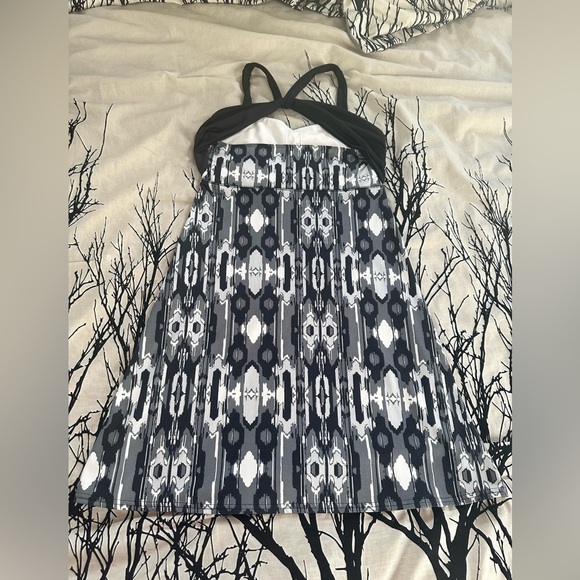 Womens Soybu Ikat active dress with Bra black white cross back Size small EUC - Picture 4 of 12